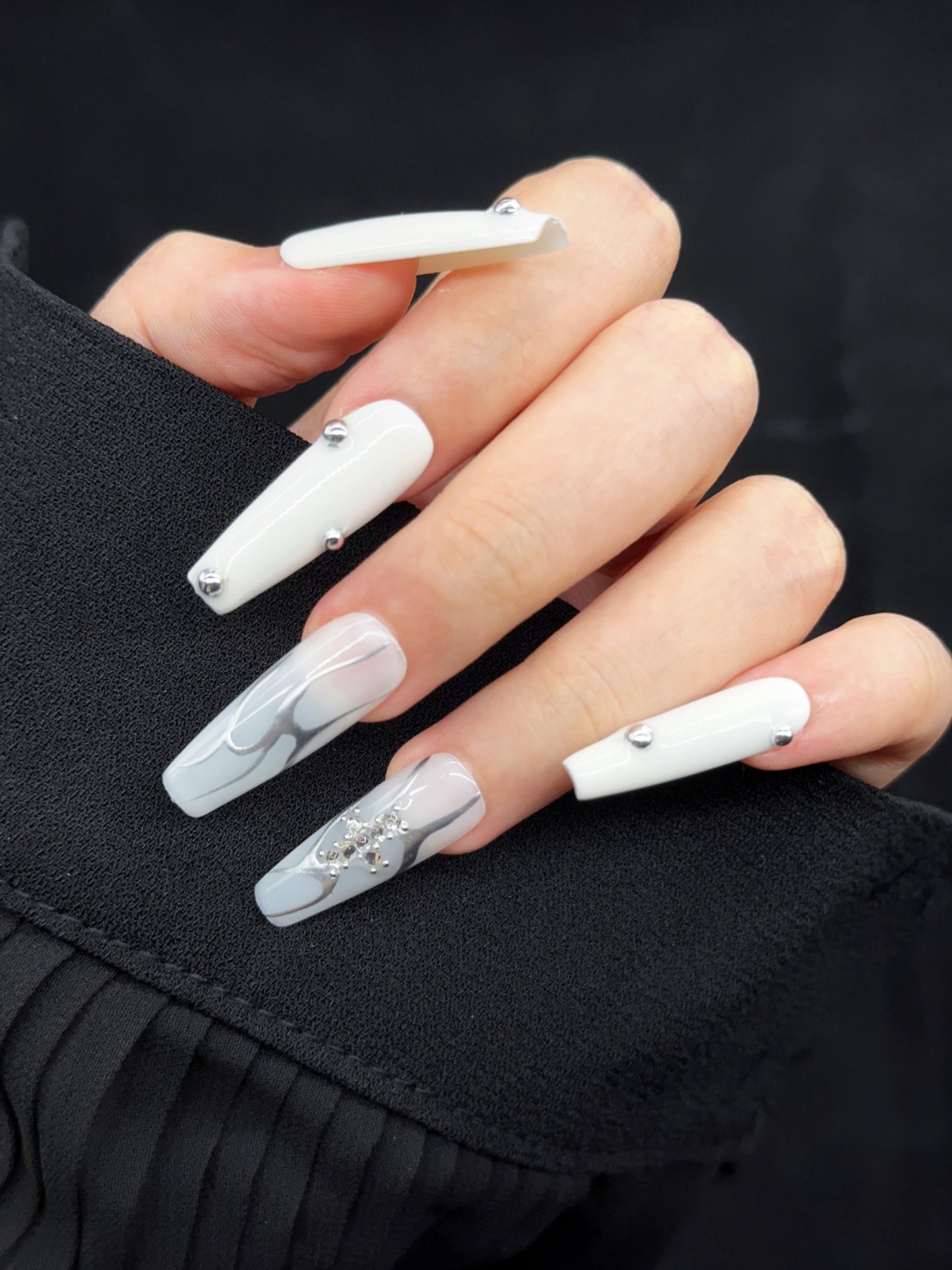 Coffin-Long Nail-White-Striped (10pcs) OMZXX061